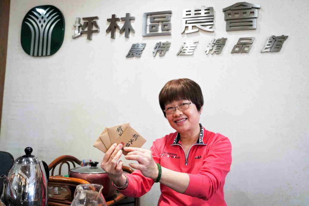 ▲坪林區農會提供的鐵定包中茶,受到家長及考生的喜愛。(圖/新北市農業局 提供)