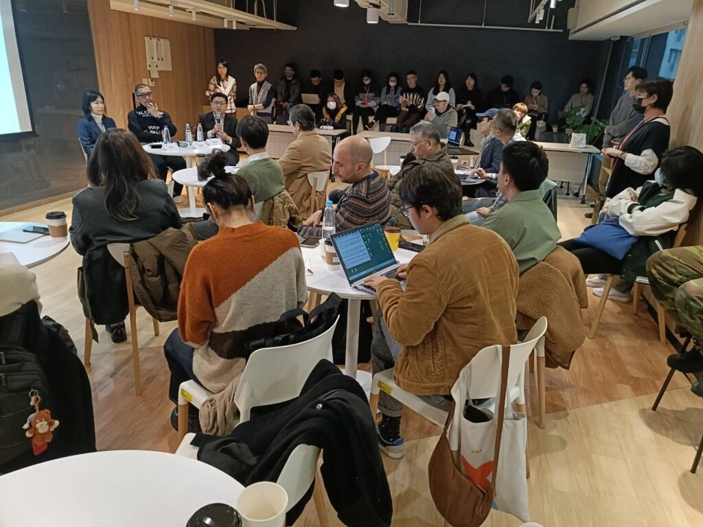 ▲出席文策院新方案溝通說明會的影視製作業者,與文策院高層進行良性對話。(記者 辛澎祥/攝)