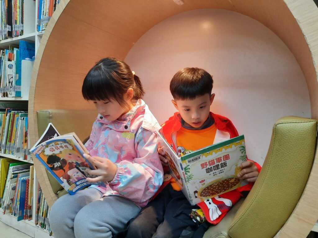 風靡校園的熱門作品，也是小朋友最愛閱讀的書籍 。（圖/文化局提供）