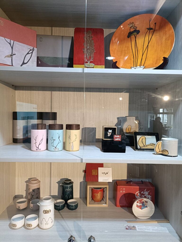 史博館研發製作的精美文創商品系列。（記者 辛澎祥/攝）