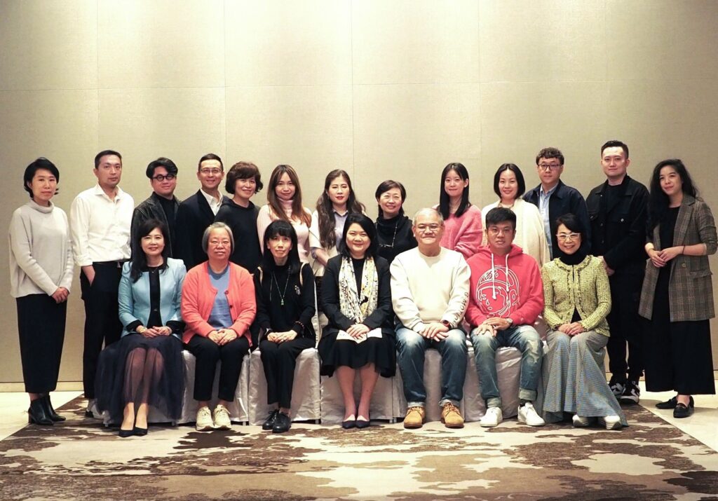 ▲16屆畫廊協會新任理監事會後合影留念。（圖/畫廊協會 提供）