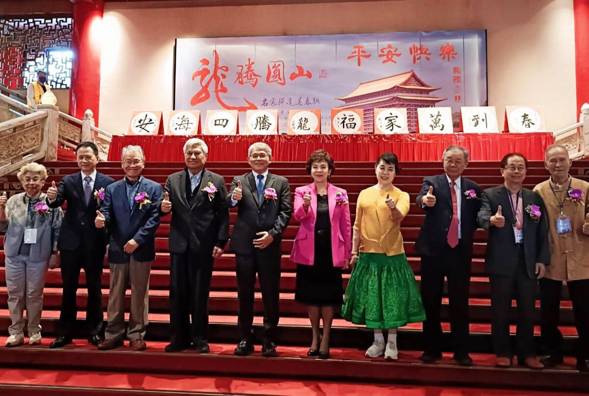 新春開運   名家開筆「春到萬家福 龍騰四海安」書畫家齊一揮毫   場面歡喜熱烈
