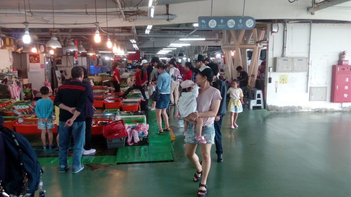 冬日來富基漁港大啖暖心海味   順遊石門海蝕拱門及情人橋