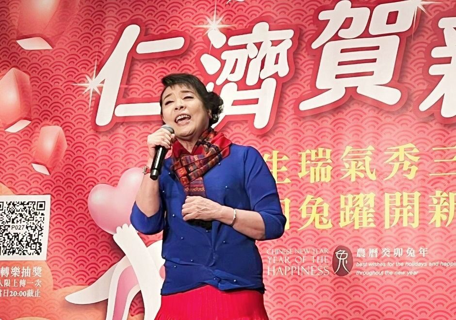 用歌唱美化人心   以公益造福社會   簡文秀慈愛善舉   與藝文界稹密互動贏得尊敬