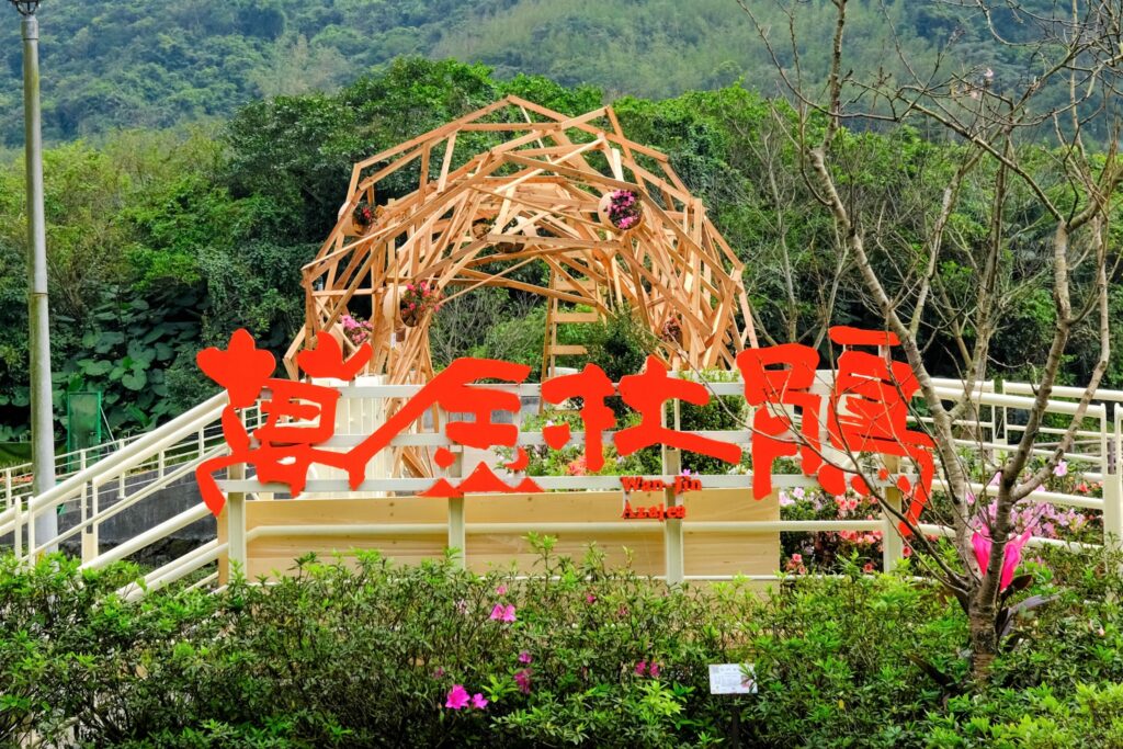 ▲遠近馳名的萬金杜鵑花開,美麗動人的花開茂盛正全面登場。(圖/新北農業局 提供)