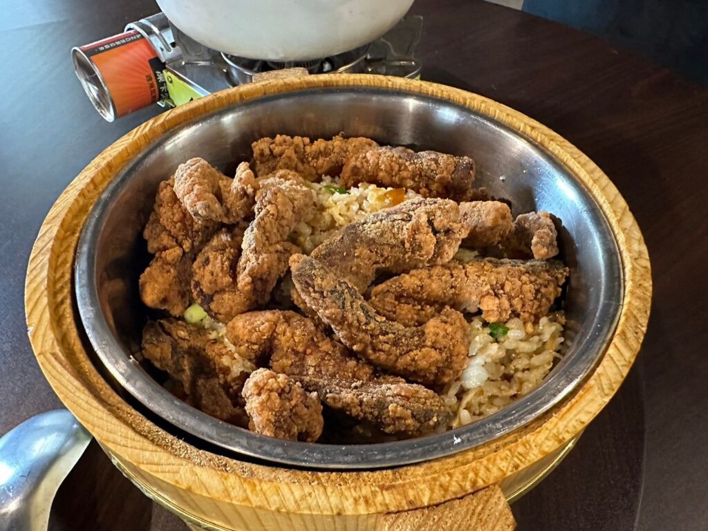 貢寮區漁港的鮑魚料理的美味吸引民眾前來品嚐。(圖/新北漁業處 提供)