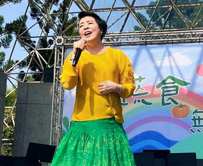 ▲簡文秀教授演唱做公益,備受好評。(記者 辛澎祥/攝)
