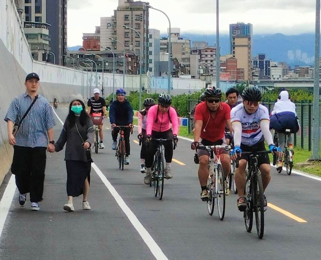 ▲民眾舒適安心或走或騎，陳穎慧里長和台北市水利處認真執行完成使命，備受推崇。（圖/陳穎慧 提供）