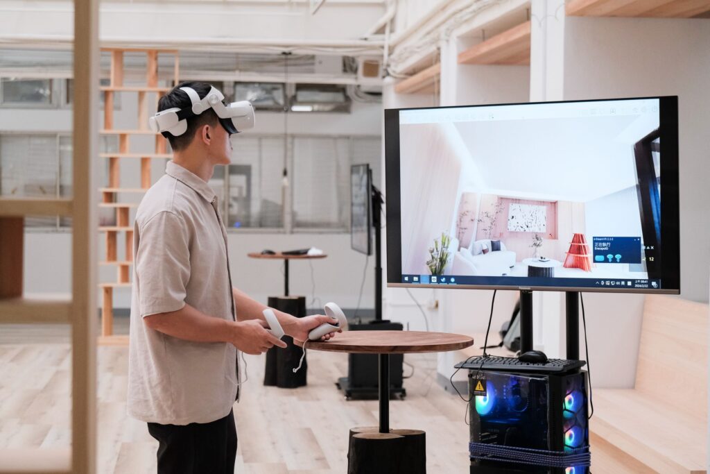 ▲以沈浸式的VR虛擬實境的生活觀察,讓國產材的多元應用邁入新的境界。(記者 辛澎祥/攝)