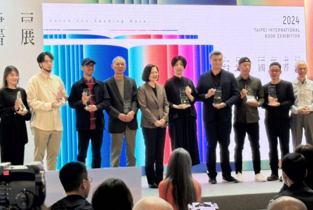 ▲蔡英文總統出席台北國際書展開幕式,並頒發獎項給得獎文化工作者。(記者 辛澎祥/攝)