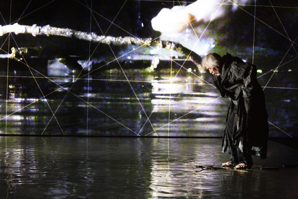 坂本龍一與高谷史郎合作的的最後一齣舞台作品《TIME》,亞洲巡迴首站在臺中國家歌劇院。(圖/臺中國家歌劇院提供)