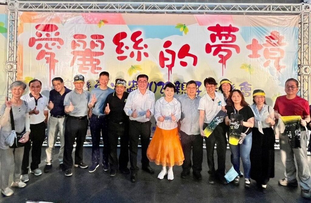 ▲簡文秀與多位音樂人為「愛麗絲的夢境」音樂會公益活動而齊聚一堂,展現熱情與熱力。(記者 辛澎祥/攝)