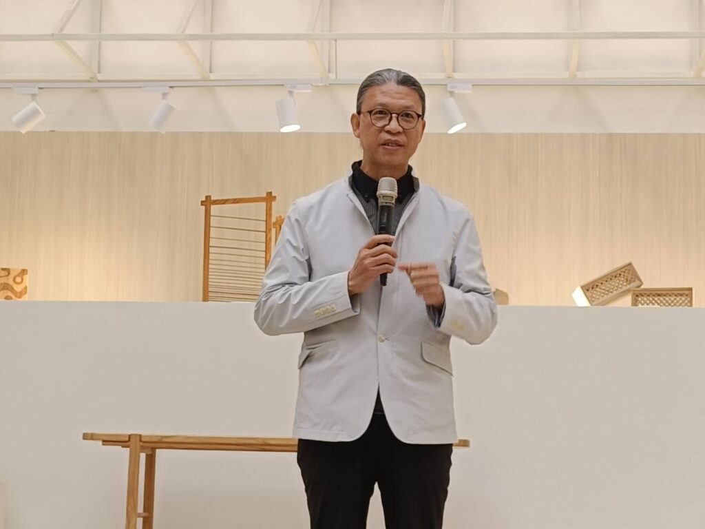 ▲工藝中心主任陳殿禮大力推動綠工藝,讓森林之島融入生活場域而備受期待。(記者 辛澎祥/攝)