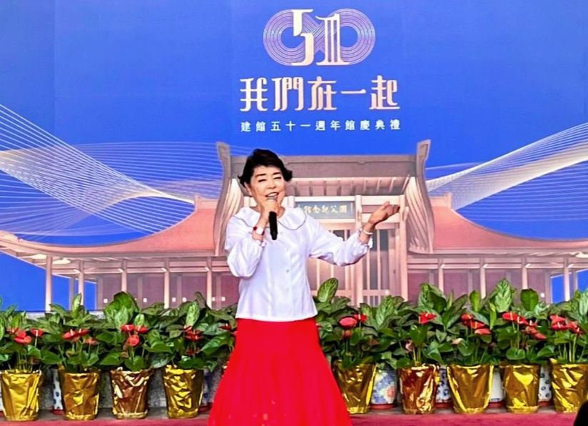▲為國父紀念館51周年慶的歡唱，簡文秀唱出大家的期盼與希望。（記者 辛澎祥/攝）