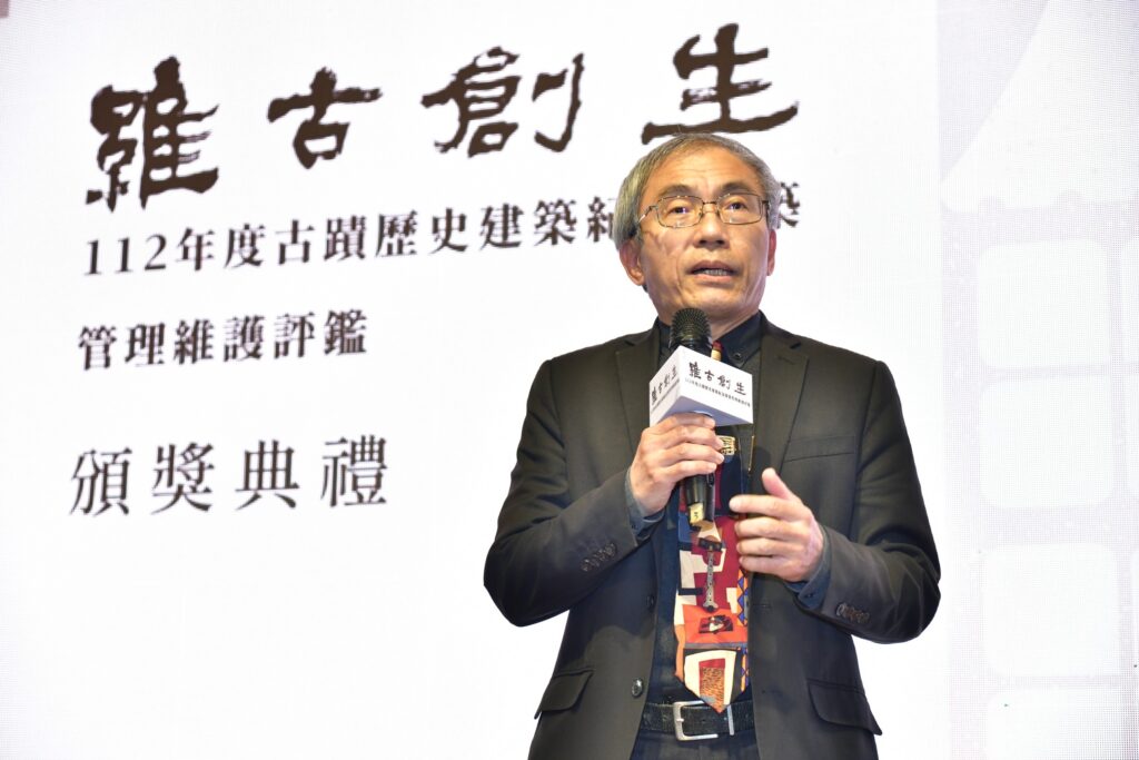 ▲文化部文資局局長陳濟民致詞時表達對獲獎機構與個人的高度崇敬。(記者 辛澎祥/攝)