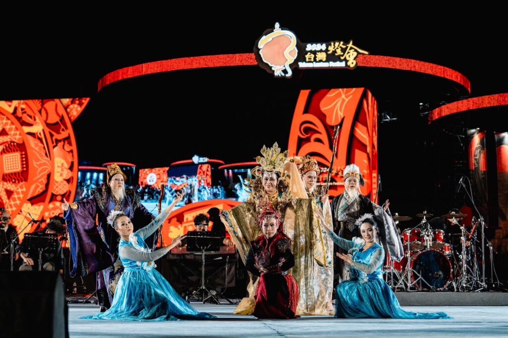 閉幕表演邀請希望兒童合唱團、明華園劇團、朱宗慶打擊樂團、紙風車劇團等帶來精彩演出。(圖/交通部觀光署提供)
