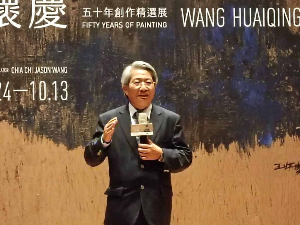 亞洲大學現代美術館館長潘襎,主辦此次難能可貴的重要展覽,認為將從中臺灣登場後帶來全臺的觀展風潮。(記者 陳安婷/攝)