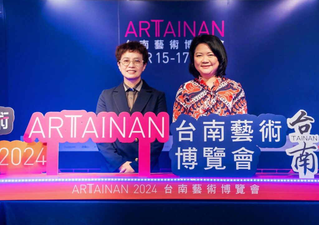 ▲趙卿惠副市長（左）與陳菁螢理事長為台南藝博會展現強強連手的活動造勢。（記者 辛澎祥/攝）