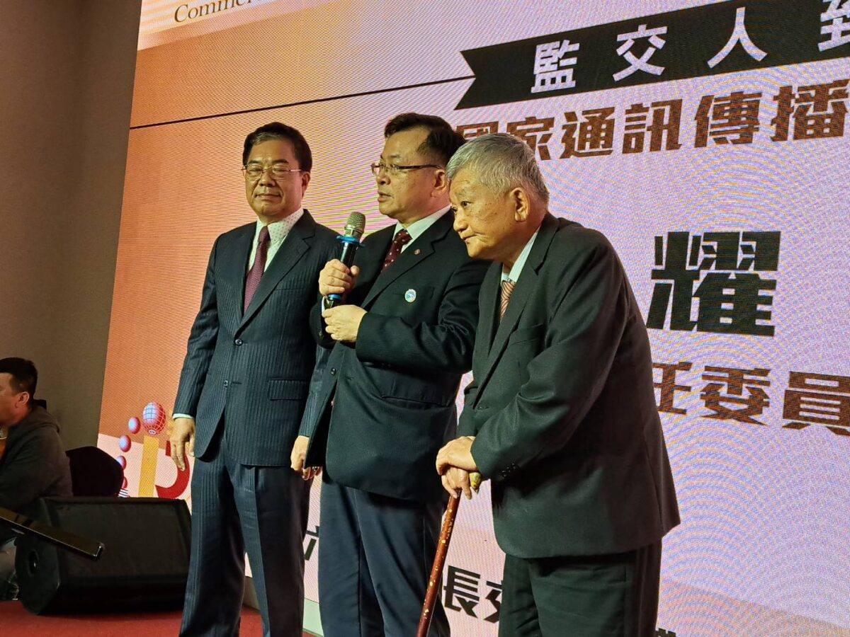 廣播公會慶祝廣播節   新舊任理事長交接   AI趨勢發展下   史哲籲廣播人發揮特色