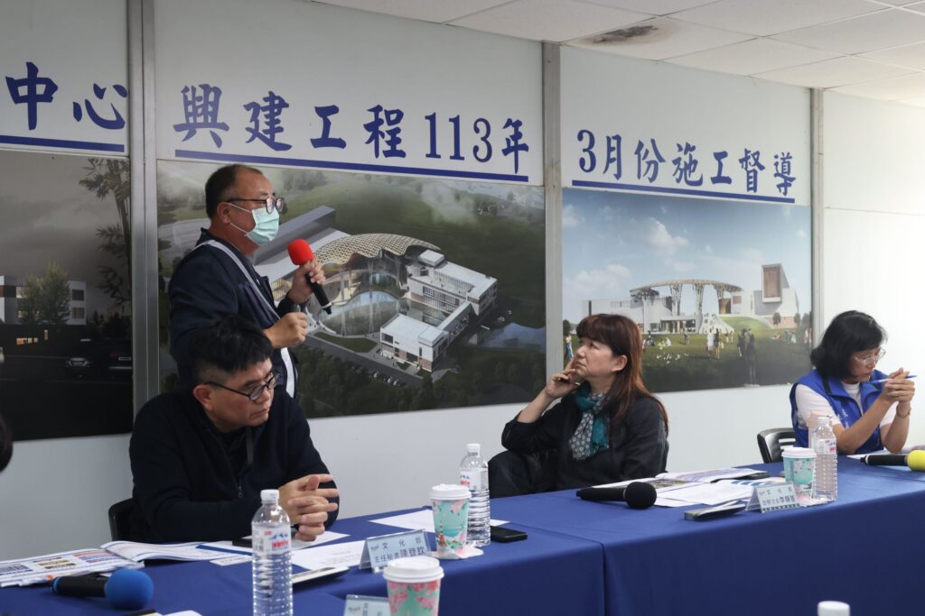 ▲文化部次長李靜慧(右二)主任秘書陳登欽(左一)今赴工程現場並聽取工程進度簡報。(圖/文化部 提供)