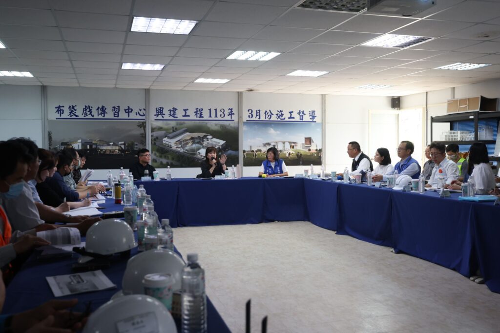 ▲李靜慧次長(中)主持會議時強調在符合工程進度的前提下,文化部全力支持相關軟硬體經費的立場。(圖/文化部 提供)