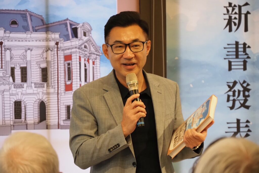 立法院副院長江啟臣出席新書發表會致詞。（圖/文化局提供）