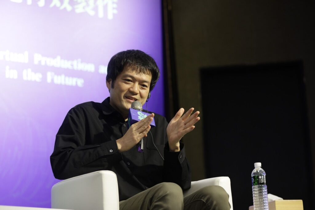 ▲擔任日本大河劇監督的井藤良幸,陳述他拍攝戲劇運用虛擬攝影棚的技術。(圖/文策院 提供)