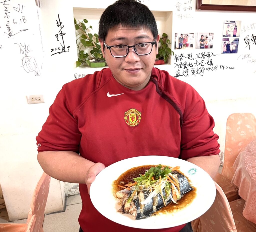 清蒸馬加魚適合喜清淡口味的民眾。(圖/新北漁業處提供)