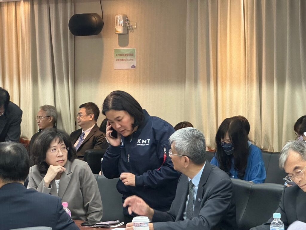 ▲立委陳玉珍(中)爭取國防部軍機及民航輸運臺金兩地旅客。(圖/立委陳玉珍辦公室 提供)