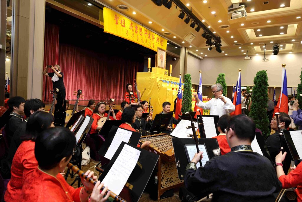 ▲成吉思汗祭典中的國樂演奏與演唱,由臺北市立國樂團擔任。(記者 辛澎祥/攝)