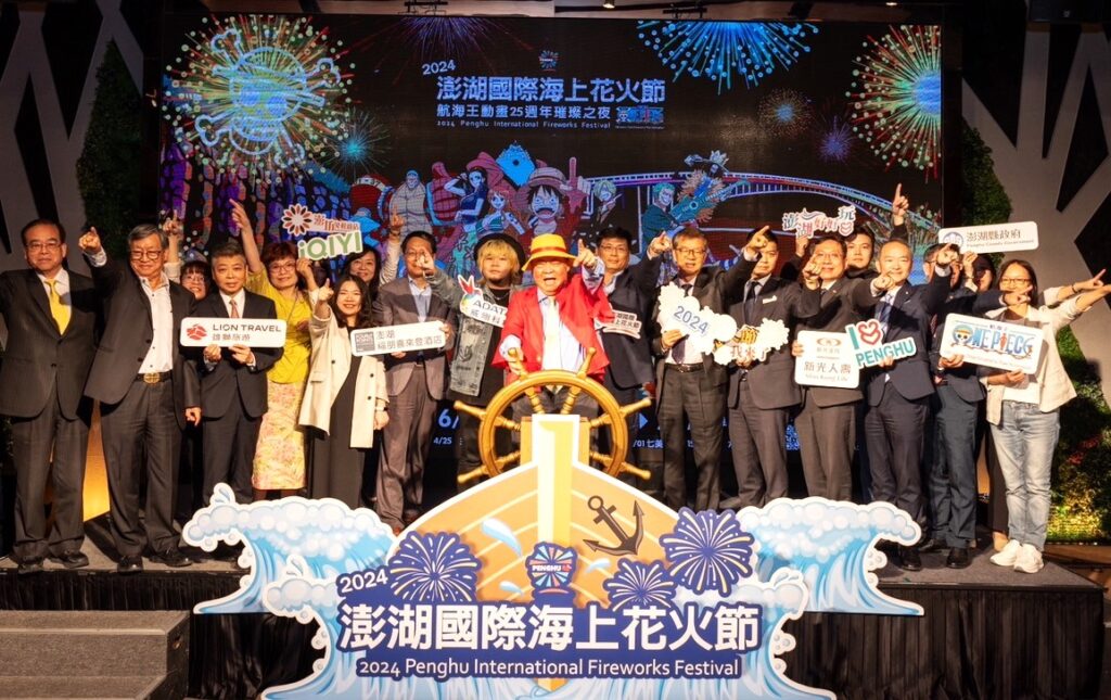 全體貴賓大合照。(記者 陳安婷/攝)