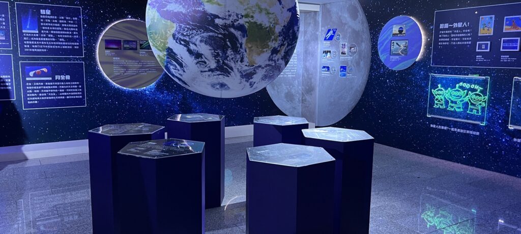 ▲郵政博物館在國際博物館日推出奇幻星空郵票展。（圖/中華郵政 提供）