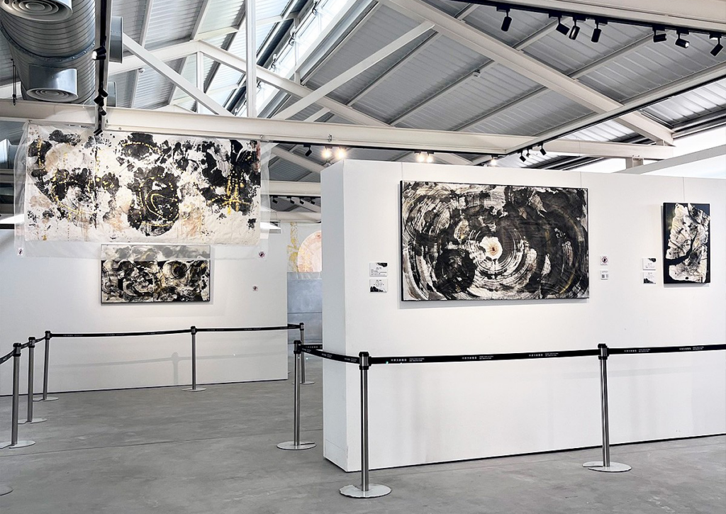 鄭晴臻《原》抽象水墨藝術展。(圖/文化局提供)
