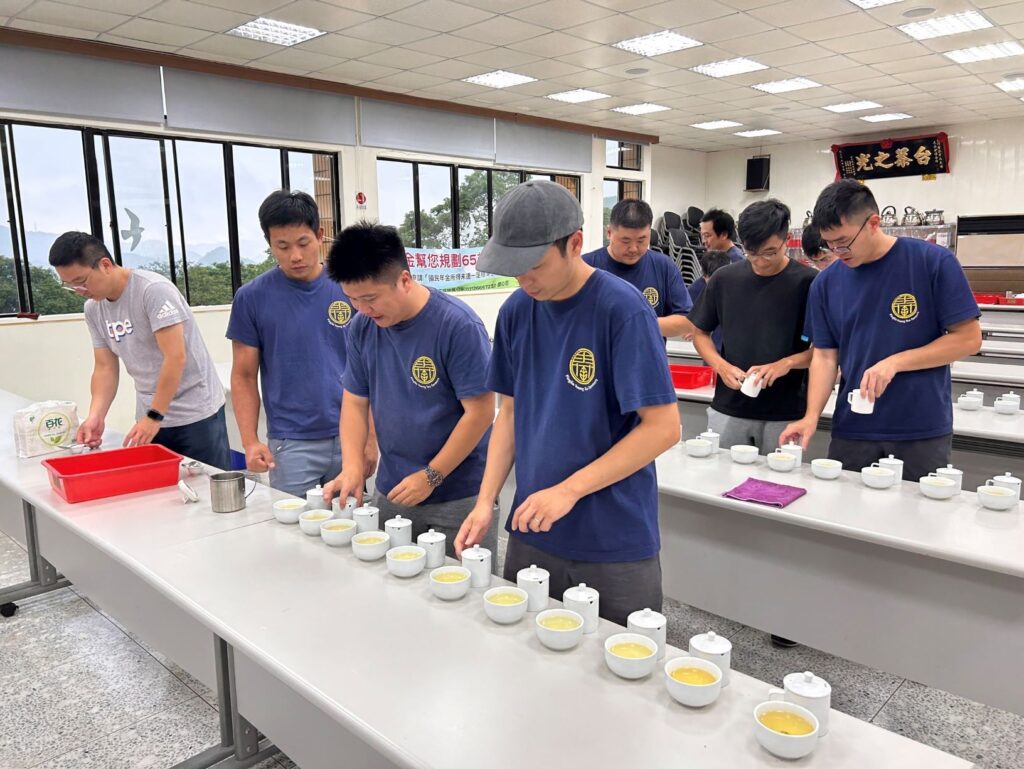 ▲品茗好茶是茶農重要的功課。(圖/新北市農業局 提供)