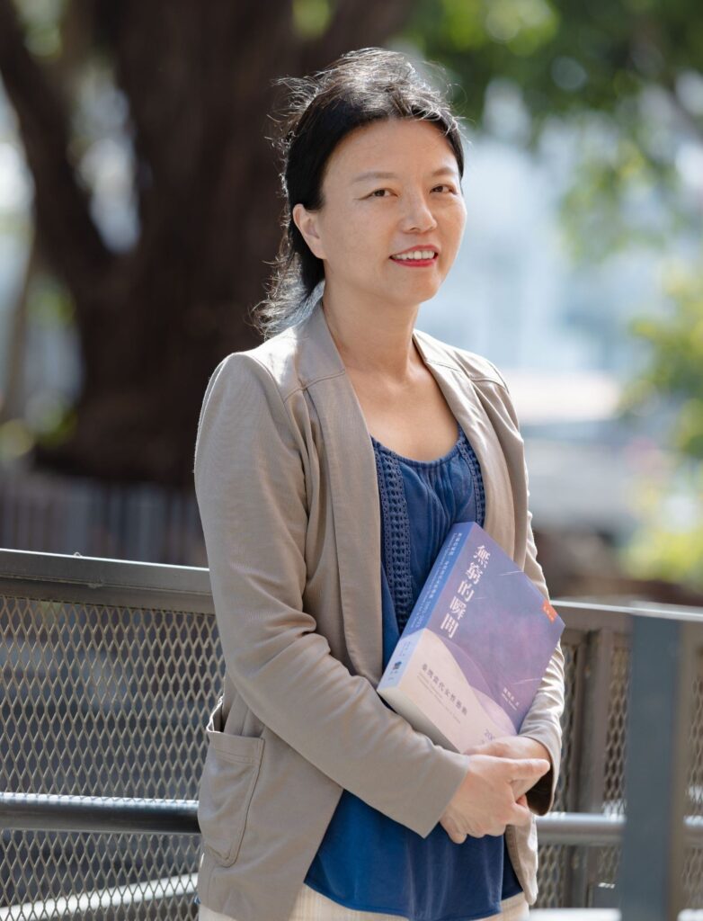 ▲陳明惠老師以做學問的態度來撰寫呈現臺灣當代女姓藝術面貌,備受肯定與好評。(圖/陳明惠 提供)