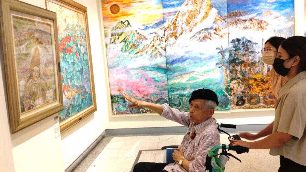 趙宗冠老師現場導覽作品。(圖/文化局提供)