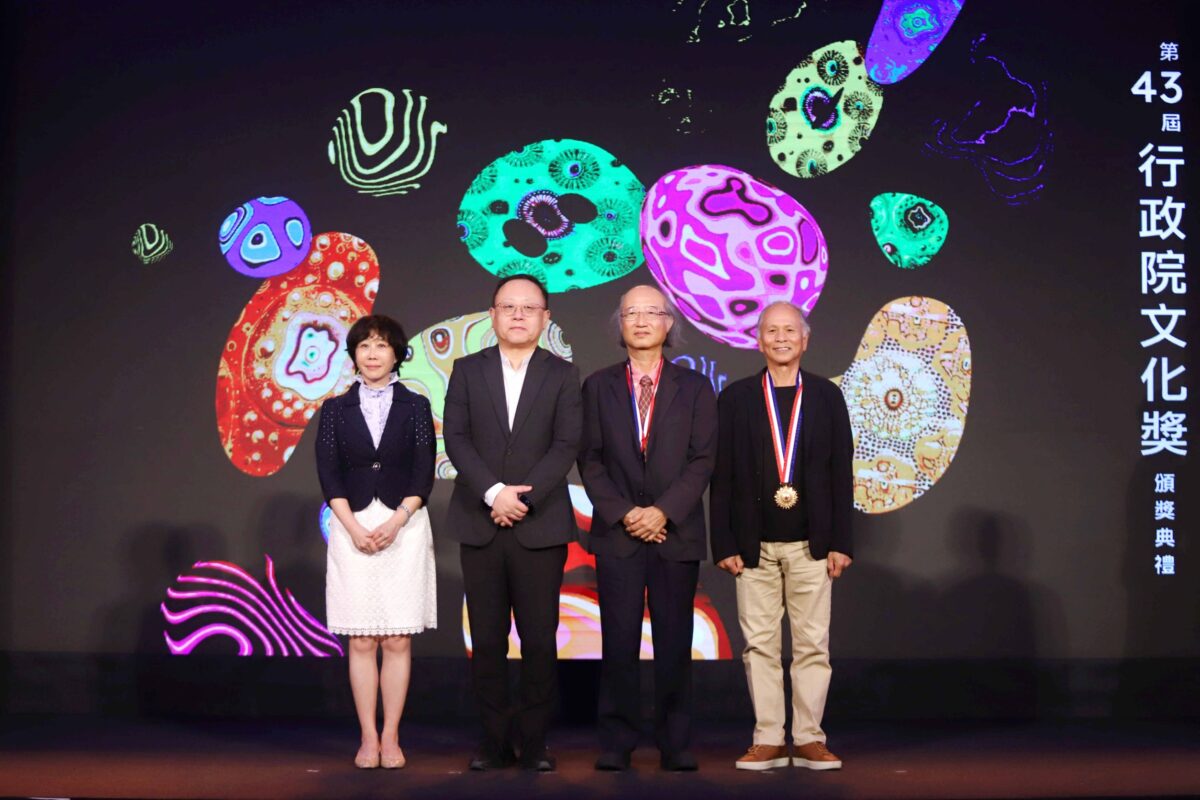 傅朝卿  阮義忠及林亨泰獲第43屆行政院文化獎