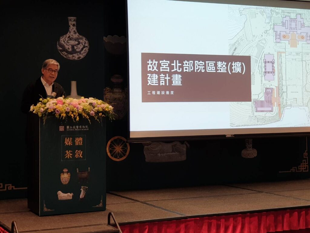 ▲故宮副院長黃永泰簡報故宮北院的整建計畫。(記者 辛澎祥/攝)