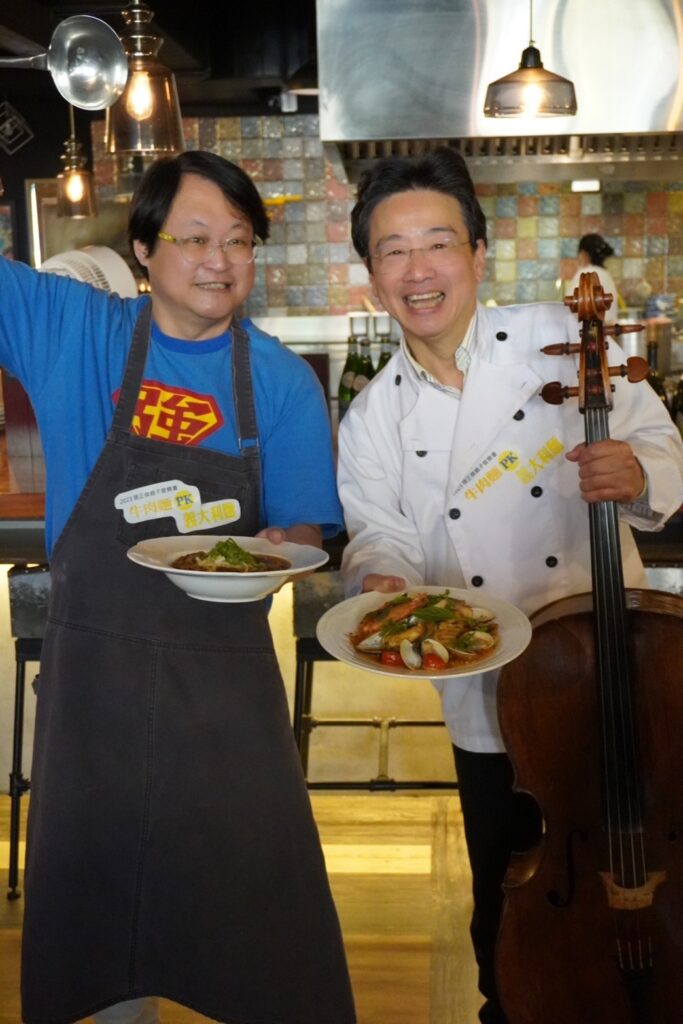張正傑（右）、趙自強藉由以「牛肉麵PK義大利麵」展開音樂PK之戰。（圖/主辦單位提供）