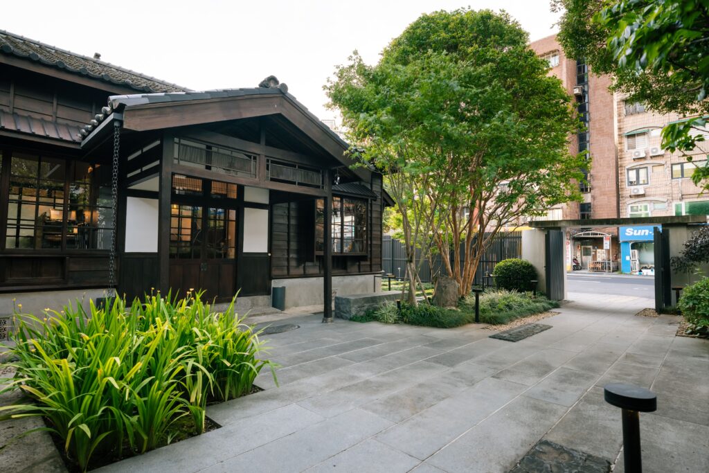 民眾至樂埔町可親近城市故事、享受藝術與美味。（圖/文化局提供）