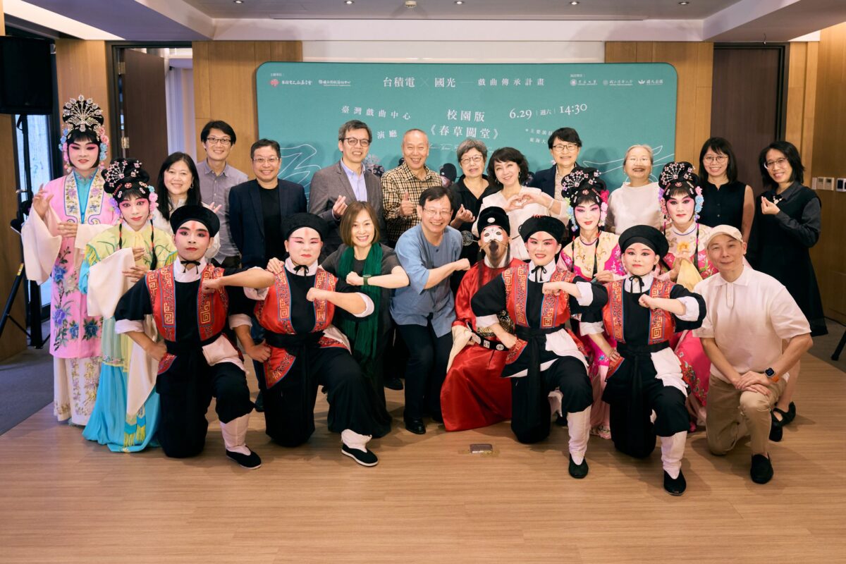 小春草校園萌芽戲曲傳承計畫三年有成   校園版「春草闖堂」公演