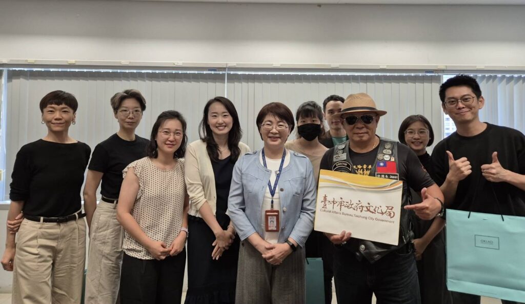 韓國學者文化局長陳佳君（中），取經臺中表演藝術發展政策，大讚傑出團隊8強鼎立，扶植有成。（圖/文化局提供）