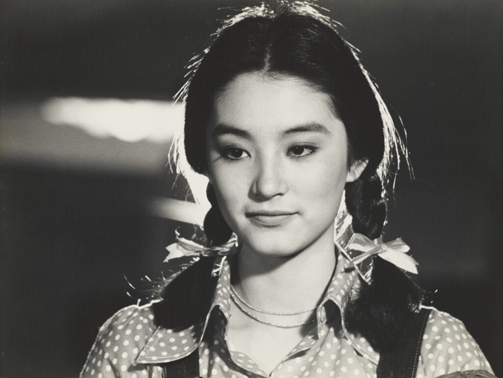 謝震隆〈明天20歲-林青霞〉劇照攝影，1976。（圖/國家攝影文化中心提供）