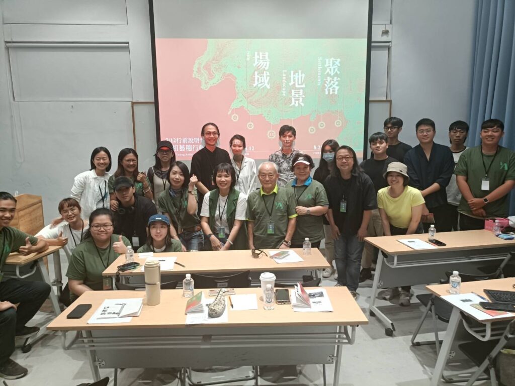 ▲出席馬祖藝穗行動的主協辦方與年青創作者，行前開心合影留念。（記者 辛澎祥/攝）