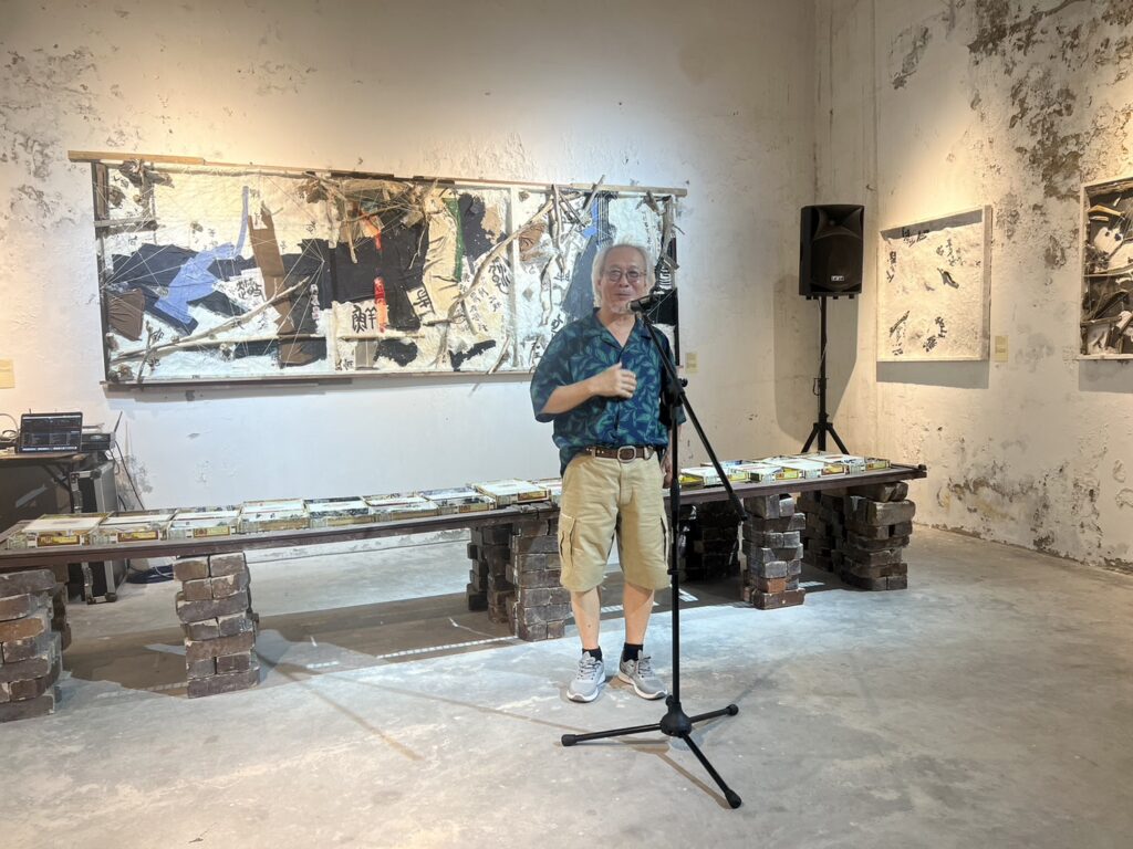 ▲馬祖藝術家草楷智在檳城藝術駐村1個半月後舉行個展，受到當地藝術圈的高度矚目。（圖/李若梅 提供）