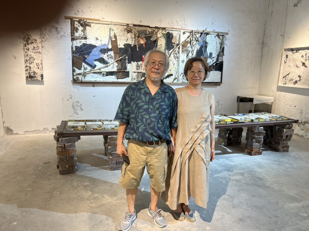 ▲藝術家賢伉儷的曹楷智老師與李若梅老師，在檳城與大家分享難得的創作生活與體驗。（圖/李若梅 提供）