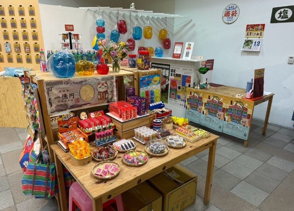 特展中所陳列的文創與實用性商品，呈現豐富的創意與設計感。（圖/台北市文化局 提供）