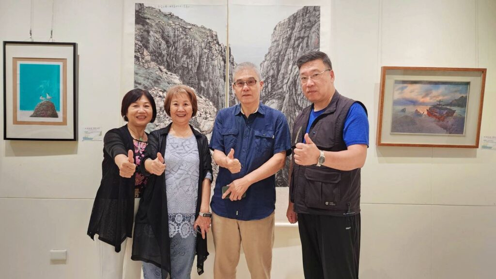 ▲馬祖參展藝術家曹賽娥（左起）劉玉燕、林國勇與曹松清，在這次離島主題展中呈現作品的在地風情，備受正面評價。（圖/大媒體新聞網 提供）
