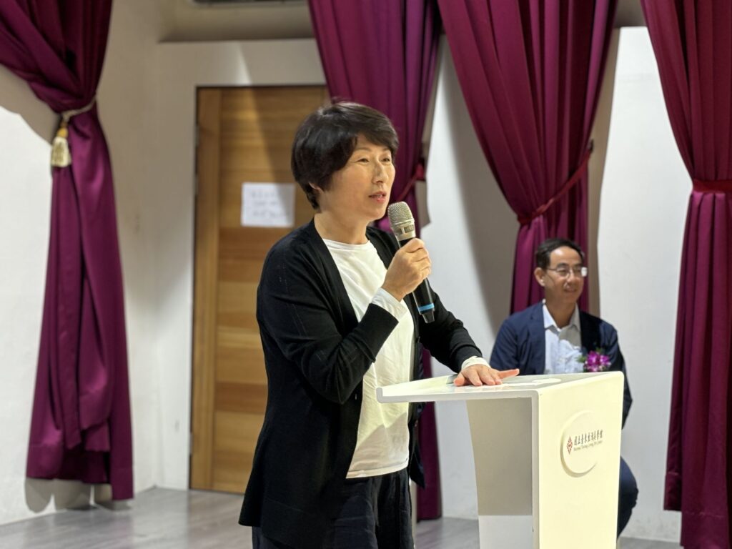 ▲臺東縣長饒慶鈴致詞時表達對代理館長的祝福與新任館長的期待。（圖/文化部 提供）