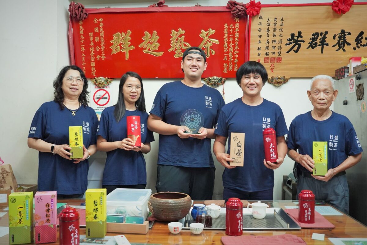三峽青農周子耀經營八代茶行   蟬聯新北蜜香紅茶冠軍